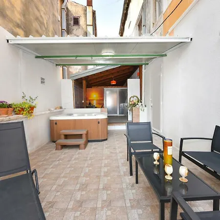 Guest house Old Town Jacuzzi